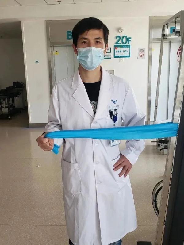 《狂飙》里安欣的肩啥情况？医生解读