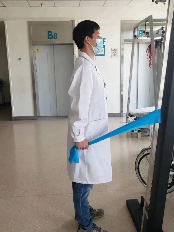 《狂飙》里安欣的肩啥情况？医生解读