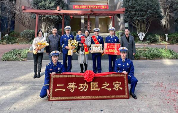 支援重庆山火救援的他们，收到特殊“礼物”！