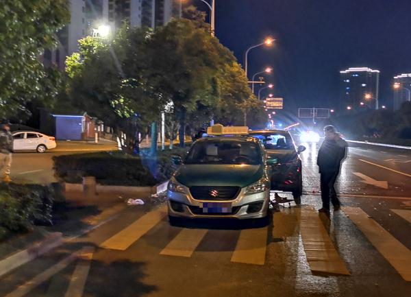 司机酒驾打手机时撞车,肇事逃逸被严惩 司机酒驾打手机时撞车,肇事逃逸被严惩