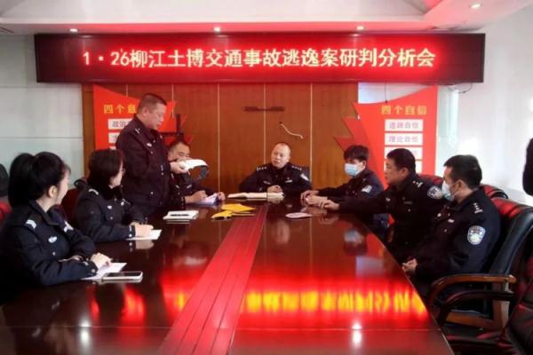 奇了怪了？看见事故，“路人”报警反被抓？！