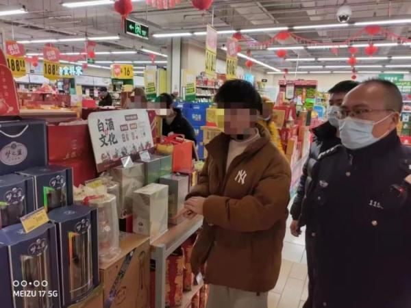 杭州一对情侣为了“享用”，干这事！监控全拍下来了