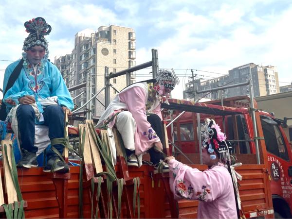 “踩着高跷出国门”——百年高跷队“90后”传承人的新年心愿