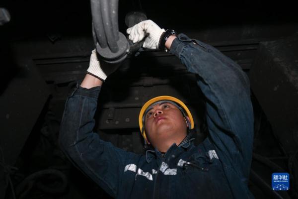 “95后”机车工长的首次春运“大考” “95后”机车工长的首次春运“大考”