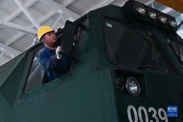 “95后”机车工长的首次春运“大考” “95后”机车工长的首次春运“大考”