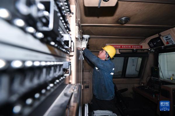 “95后”机车工长的首次春运“大考” “95后”机车工长的首次春运“大考”