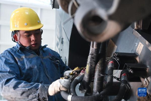 “95后”机车工长的首次春运“大考” “95后”机车工长的首次春运“大考”