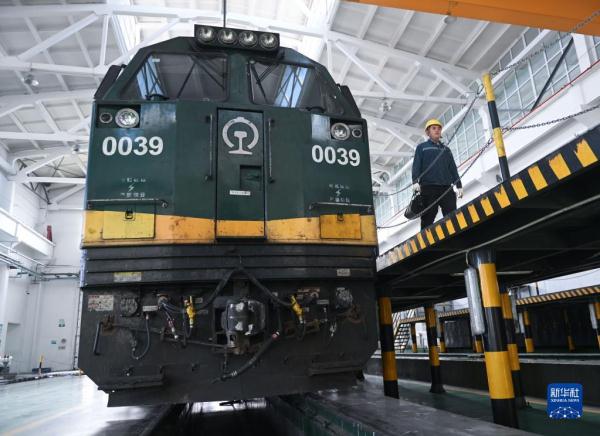 “95后”机车工长的首次春运“大考” “95后”机车工长的首次春运“大考”