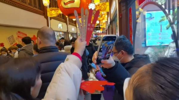 十五的月亮十六圆!上海阿姨爷叔排队6小时买的汤圆,到底啥味道? 十五的月亮十六圆!上海阿姨爷叔排队6小时买的汤圆,到底啥味道?