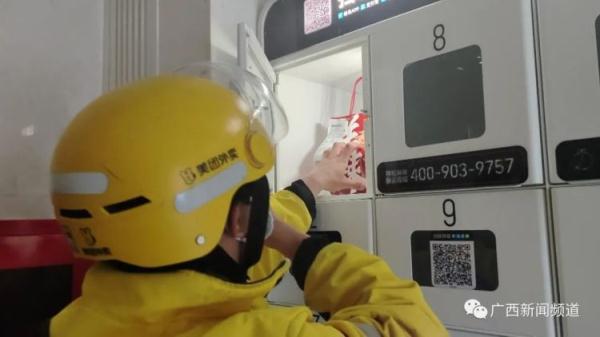 “为了救你，我要跟死神搏斗！”这名外卖小哥火了