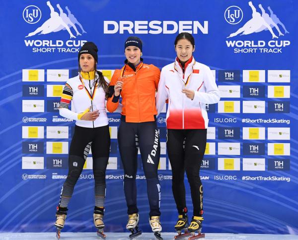 短道速滑世界杯德累斯顿站 | 张楚桐女子1000米摘铜 短道速滑世界杯德累斯顿站 | 张楚桐女子1000米摘铜