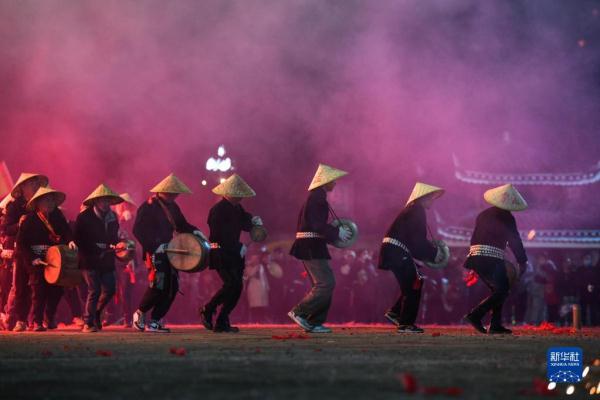 新春走基层丨贵州:苗族“舞龙嘘花”闹元宵 新春走基层丨贵州:苗族“舞龙嘘花”闹元宵