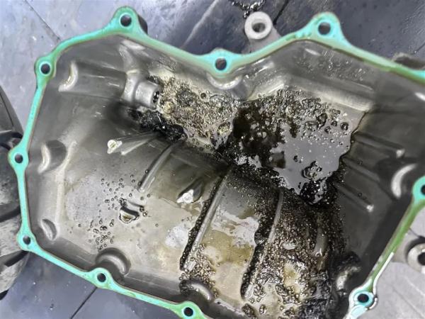 女子摩托车被加白糖，致发动机爆缸，警方介入