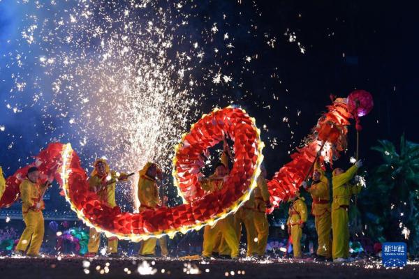 新春走基层丨贵州:苗族“舞龙嘘花”闹元宵 新春走基层丨贵州:苗族“舞龙嘘花”闹元宵