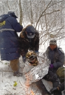 江苏大学生被困辽宁最高峰 救援队冒雪彻夜救援