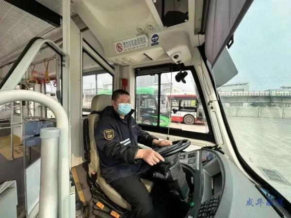 成都市首批“响应停靠公交”正式运行