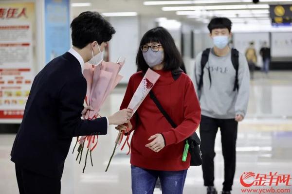 人数不限无需预约 深港陆路口岸今日起全面恢复 人数不限无需预约 深港陆路口岸今日起全面恢复