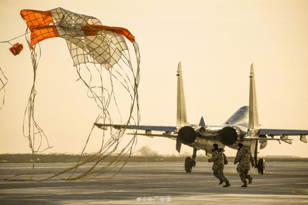 收藏大片！空军多型战机开飞高清图