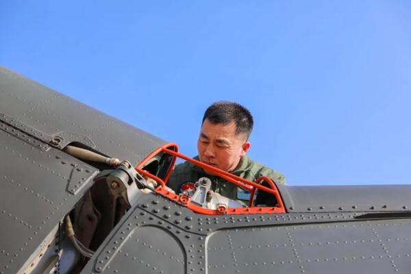 “兵王”吕战勇：守护战鹰 &nbsp;向战而飞