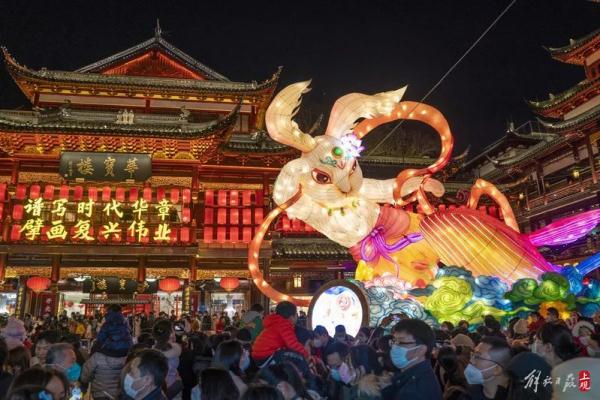 上海豫园人流再现“贪吃蛇”模式，瞬时峰值4万余人次！