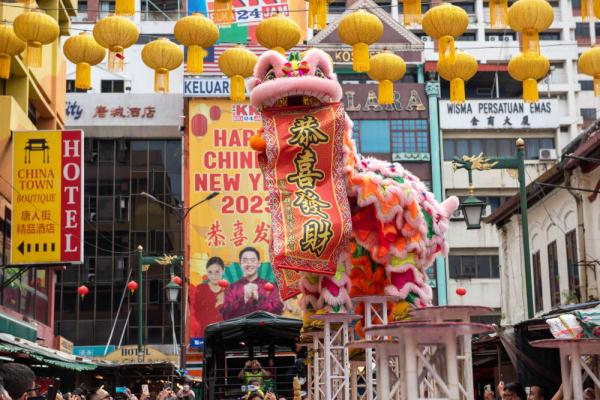 马来西亚舞狮闹元宵 马来西亚舞狮闹元宵