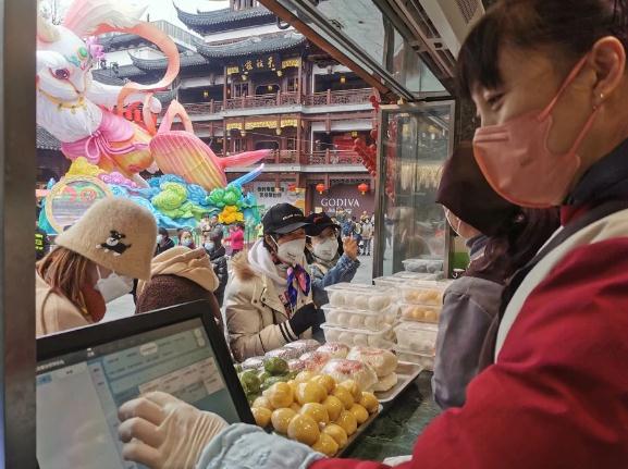 上海豫园人流再现“贪吃蛇”模式，瞬时峰值4万余人次！