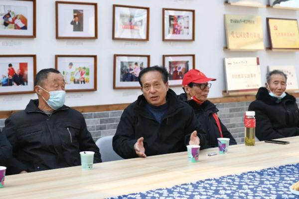 走出《县委大院》,这里的“围炉夜话”深受欢迎 走出《县委大院》,这里的“围炉夜话”深受欢迎