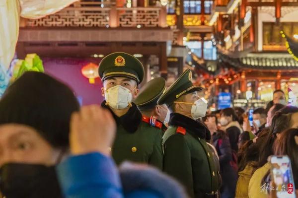 上海豫园人流再现“贪吃蛇”模式，瞬时峰值4万余人次！