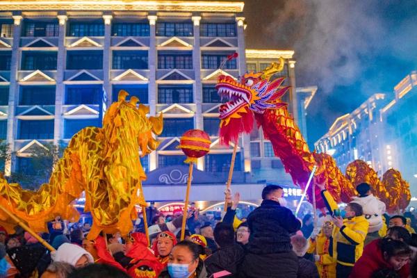 洪江古商城：欢喜“送龙”闹元宵