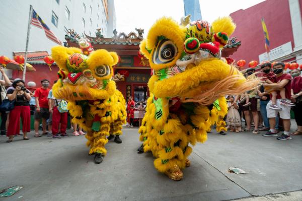 马来西亚舞狮闹元宵 马来西亚舞狮闹元宵