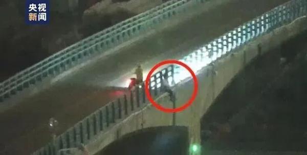 外卖超时？小哥正在送“忘”仔！