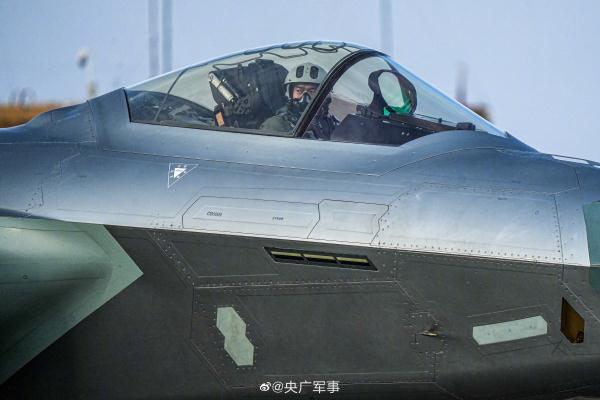 收藏大片！空军多型战机开飞高清图