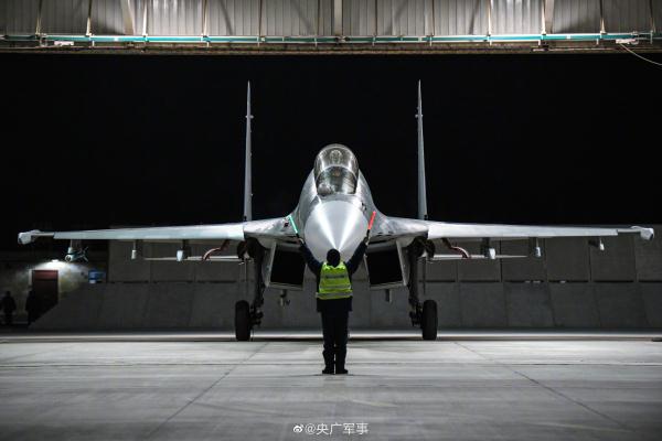 收藏大片！空军多型战机开飞高清图