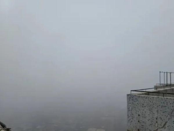 网友体验“伸手不见五指”!广东多地有雾来袭 网友体验“伸手不见五指”!广东多地有雾来袭