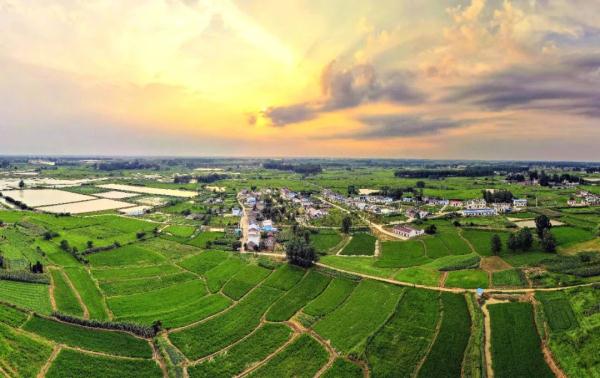 走出《县委大院》,这里的“围炉夜话”深受欢迎 走出《县委大院》,这里的“围炉夜话”深受欢迎