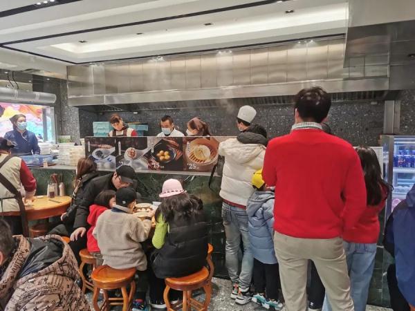 上海豫园人流再现“贪吃蛇”模式，瞬时峰值4万余人次！