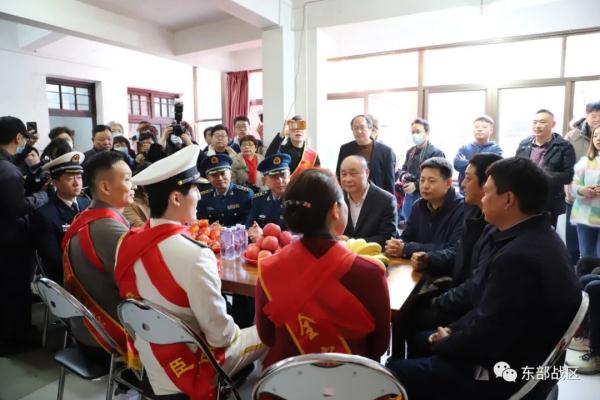 这个海军少校把一二三等功集齐了！