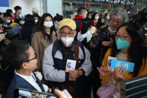 太激动！有人兴奋得一晚没睡好，有人带了十几套衣服去拍照……
