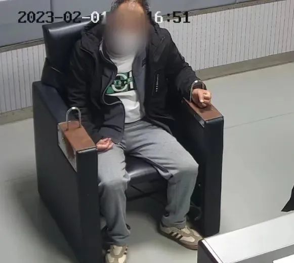 双手插兜，伸手一撂...浙江街头这一幕真帅！