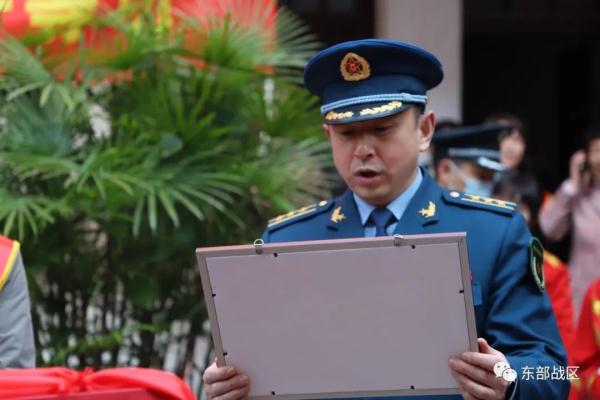 这个海军少校把一二三等功集齐了！