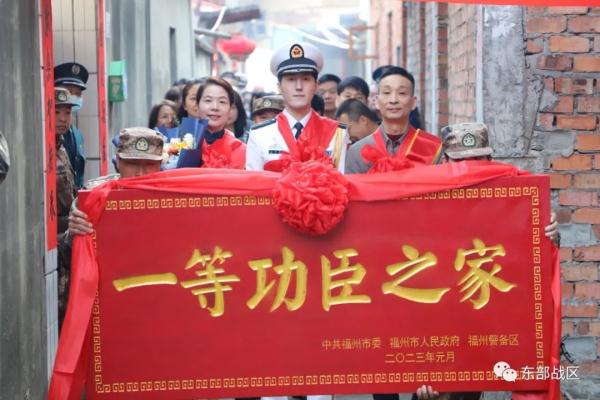 这个海军少校把一二三等功集齐了！