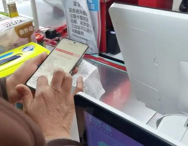 家乐福怎么了？顾客急着“清卡”，还有“清优惠券”的