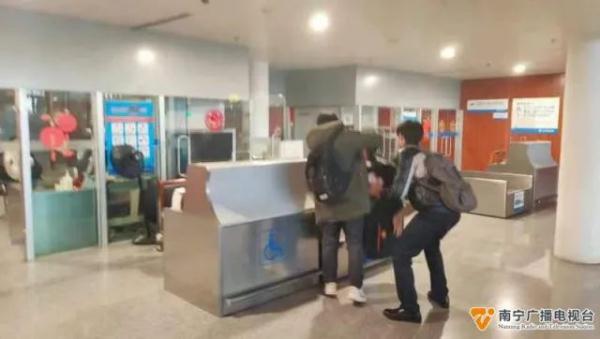 航班延误39分钟起飞，等来生命的接力