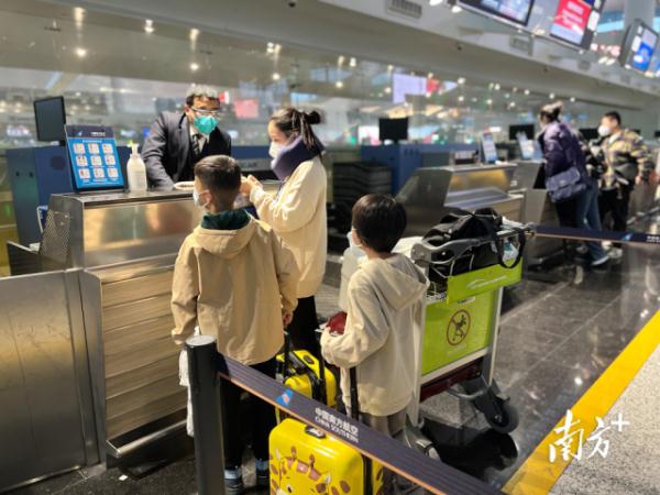 多条国际航班票价降至千元内!外国友人迫不及待迎接中国游客 多条国际航班票价降至千元内!外国友人迫不及待迎接中国游客