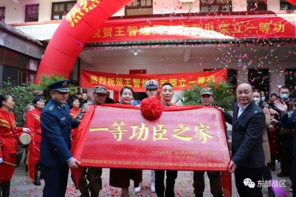 这个海军少校把一二三等功集齐了！