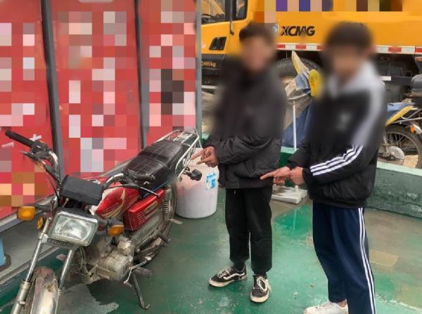 梦中惊醒，发现屋内有人在……