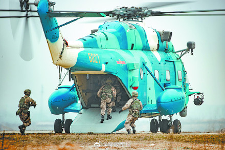 高燃酷图！直击空降兵某旅侦察分队实战化演练