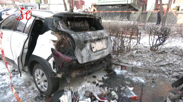 哈尔滨:小区一车辆突发大火,并伴有爆炸声,车里居然装了20多个…… 哈尔滨:小区一车辆突发大火,并伴有爆炸声,车里居然装了20多个……