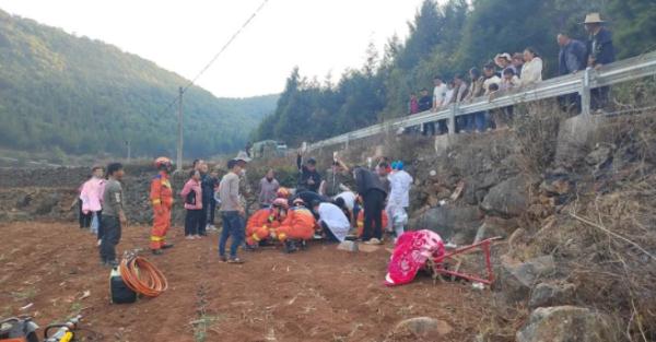 打地机刀片死死“咬”住男子小腿，血肉模糊...