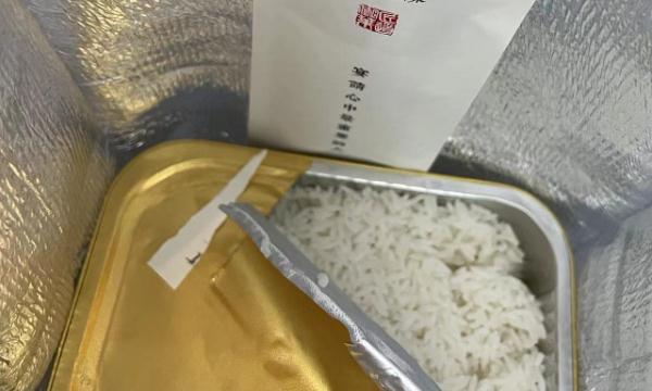 男子点外卖却拿到2天前的剩饭剩菜：都是冰冷的！商家这样回应